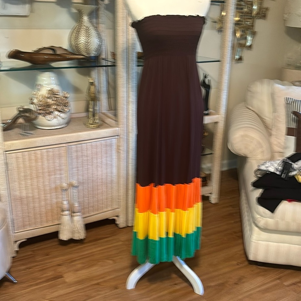 I am selling a a off the shoulder dress, with color at the bottom with a j